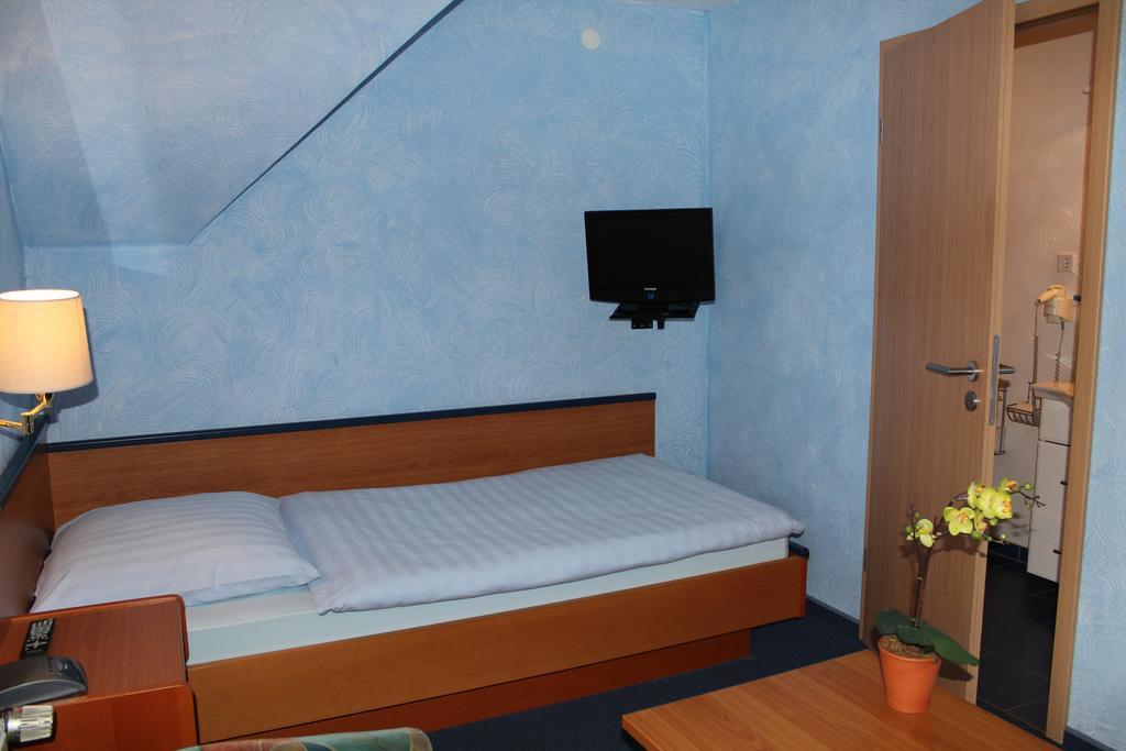 Hotel Rosenhof Dusseldorf Room photo